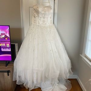 Wedding dress